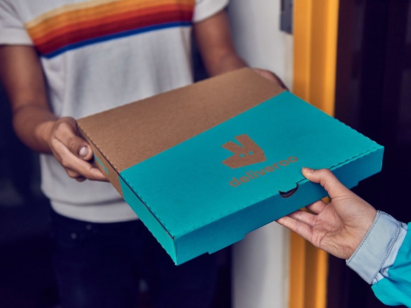 Secondo Swg/Deliveroo, per 7 italiani su 10 si ordinano pizza e birra per guardare le partite in tv Secondo Swg/Deliveroo, per 7 italiani su 10 si ordinano pizza e birra per guardare le partite in tv